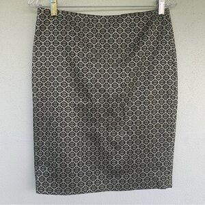 Ann Taylor beautiful black and gold skirt size 2P